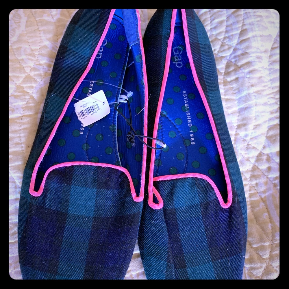 Gorgeous plaid loafers from GAP!!  NWT!!